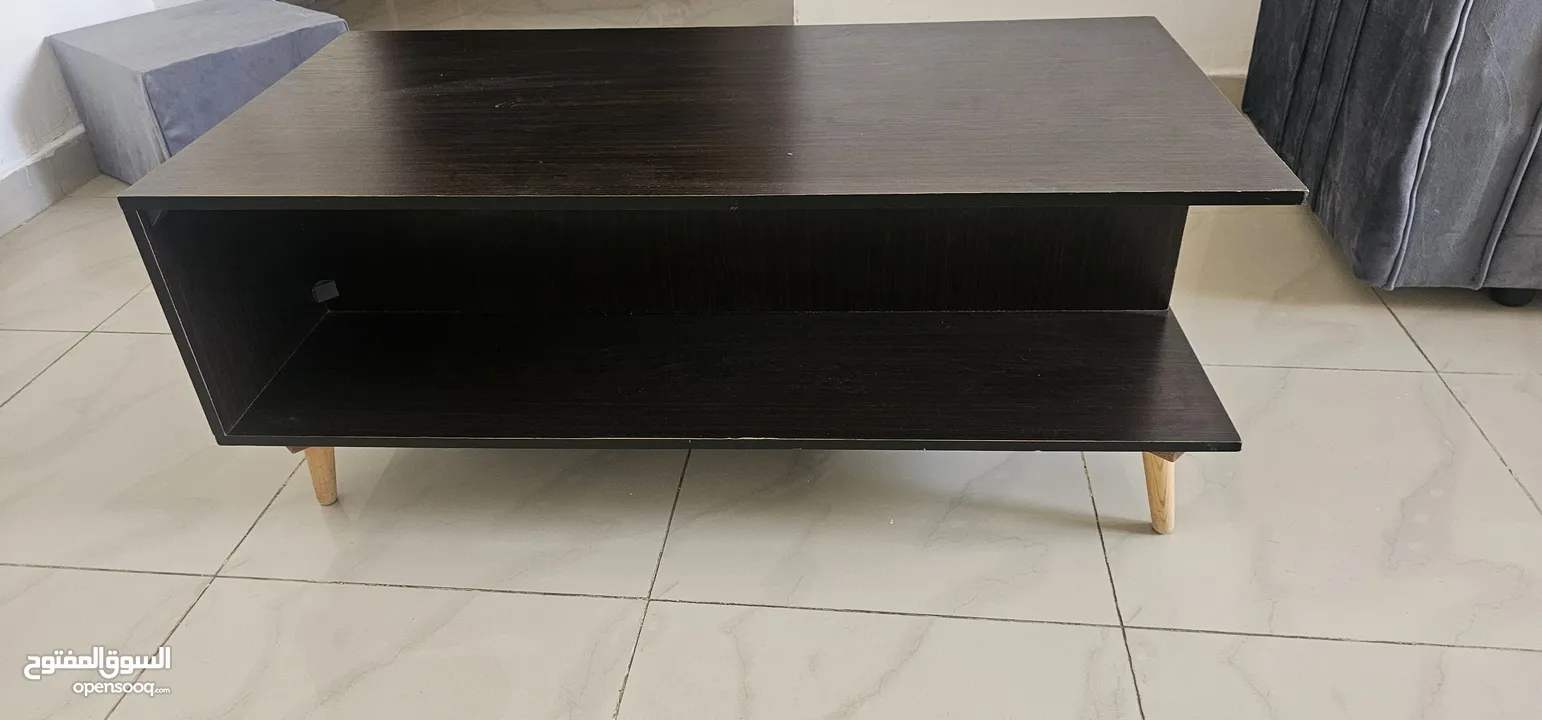 طاولة وسط مستعملة