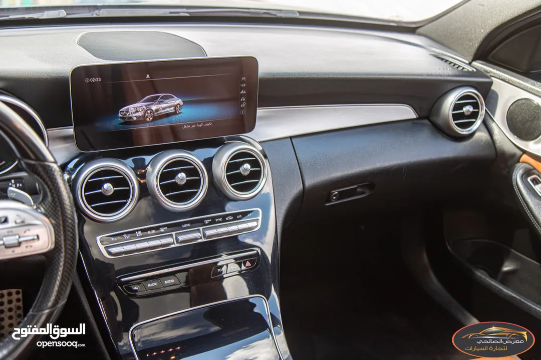 Mercedes C200 2019 Mild hybrid Amg kit Night Package   السيارة وارد الشركة و قطعت مسافة 83,000 كم