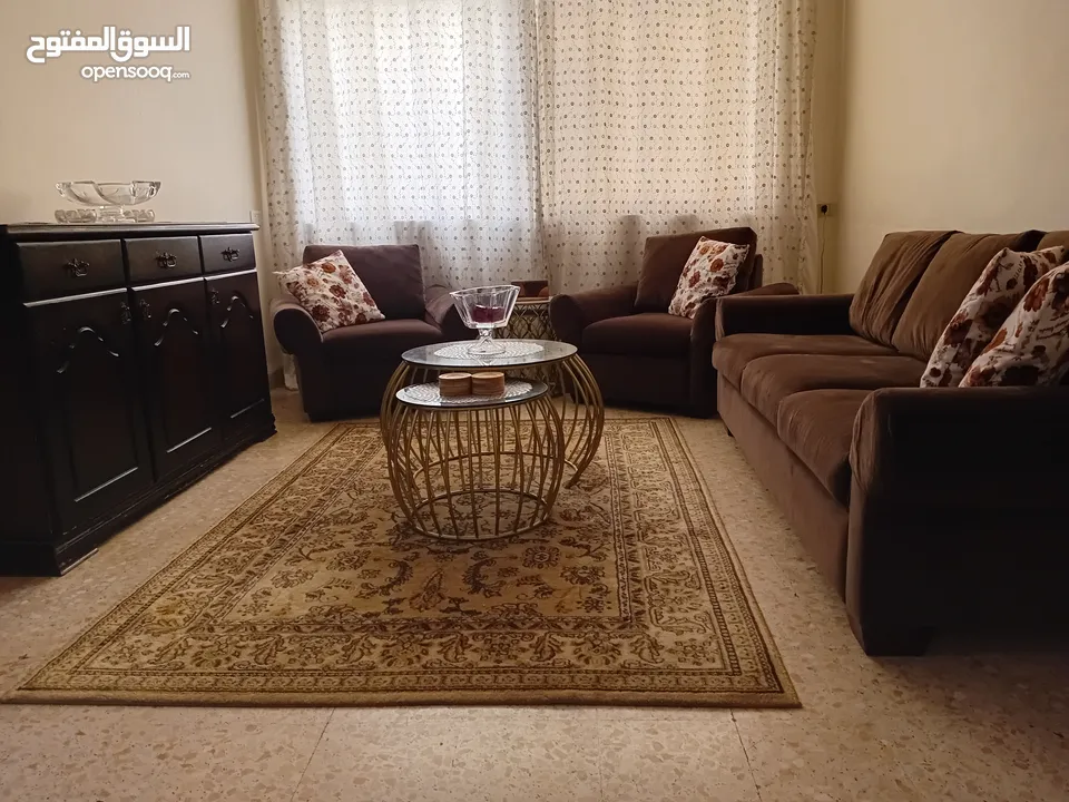 عفش بيت بالكامل للبيع بحالة ممتازة جدآ لداعي السفر
