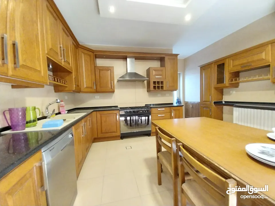 فيلا للايجار في دير غبار  ( Property 35168 ) سنوي فقط