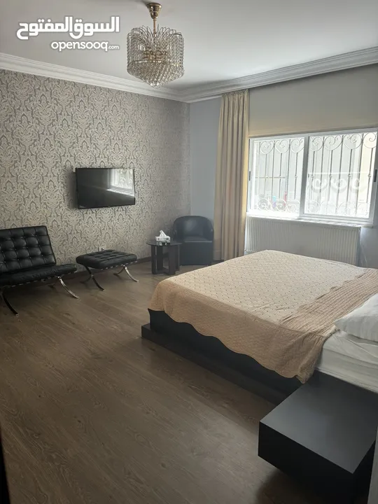 شقة ارضية طابقية بمساحة 399 متر2