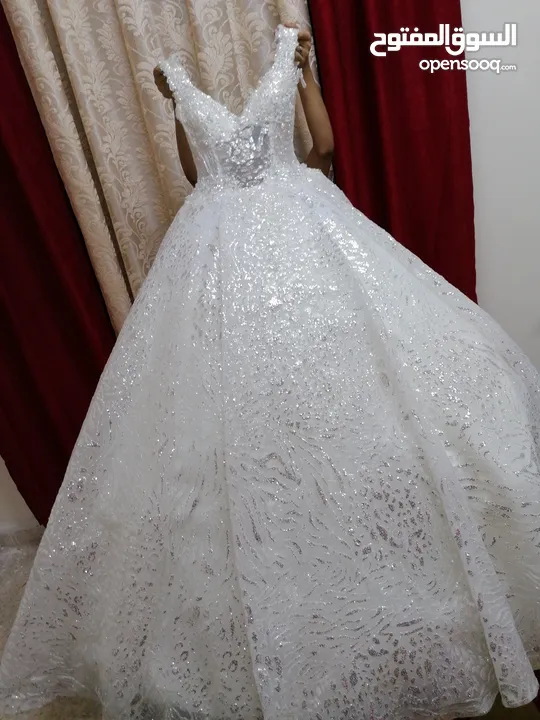 فستان أبيض ملوكي وارد تركيا للبيع   مع كامل أغراضو الطرحه  البرنص  تاج  الأكسسوار  المسكة