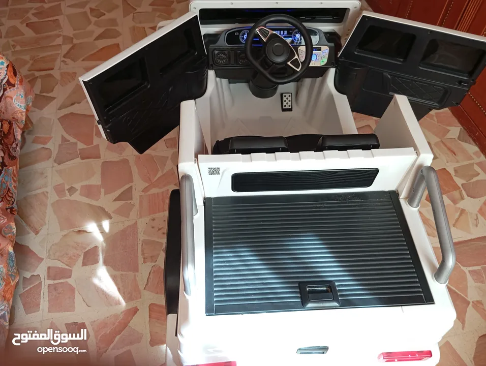 سيارة اطفال حجم كبير