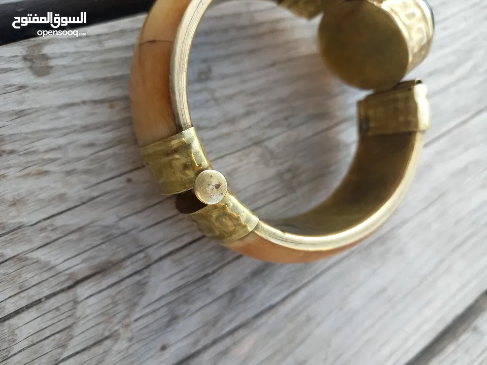 سواره نسائي. نحاس وحجر عقيق