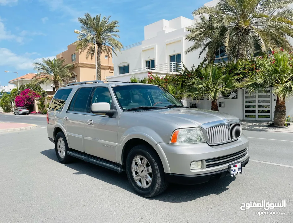 *LINCOLN NAVIGATOR*  Model -  2005.                                Km - 237k km Engine -  8 cylinder