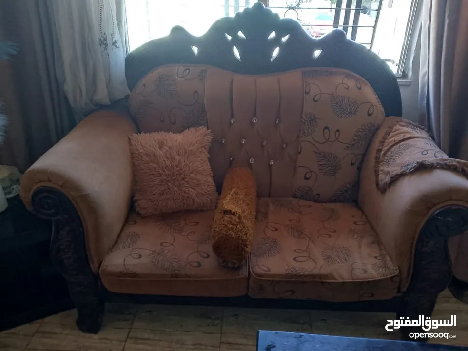 طقم كنب موجود بضاحيه الامير حسن