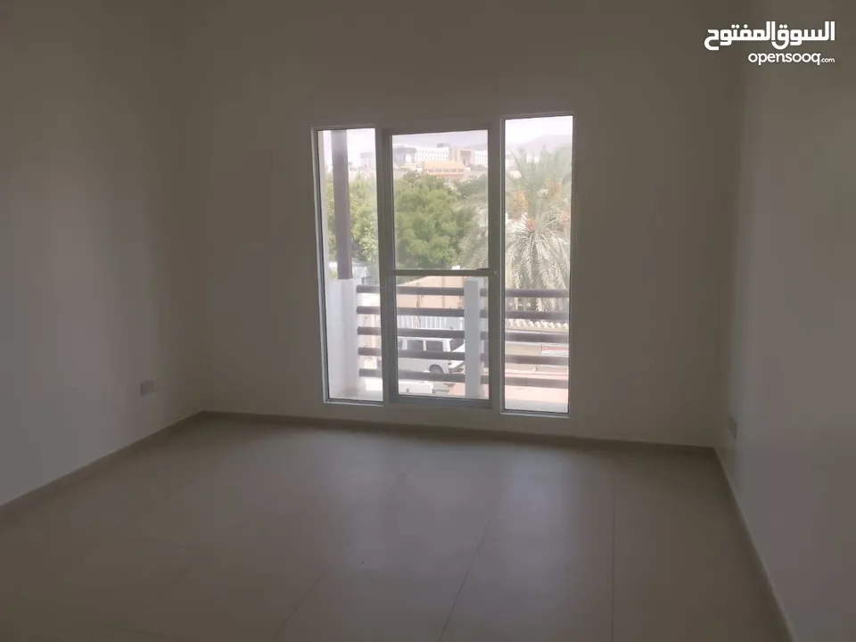 Townhouse for rent in Madinat sultan Qaboos