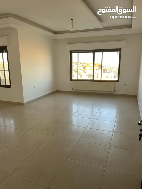 شقة فخمة كبيرة ( 230م) ذات إطلالة بانورامية رائعة و عالية في أجمل مناطق شفا بدران. منطقة قصور وفلل.