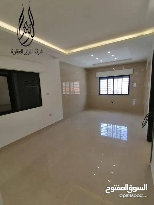 شقة مميزة للبيع طابق ثالث مع روف  مساحة 86م2 بمنطقه ابو علندا