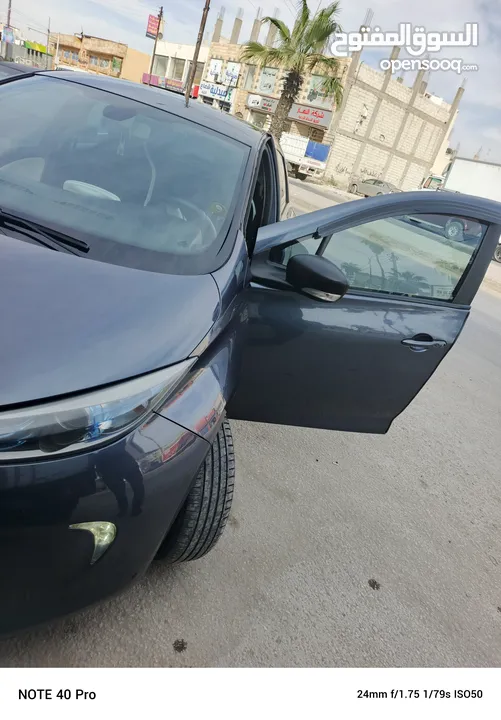 رنو زوي 2018 بيع كاش او بالتقسيط بدون بنوك  أو شركات التسهيل جميع الاضافات السياره اربعه جيد