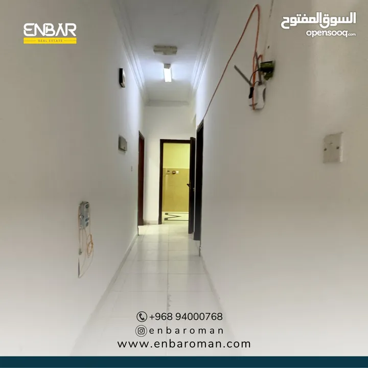 شقق للايجار في العذيبة في موقع حيوي Apartments for rent in Al Azaiba