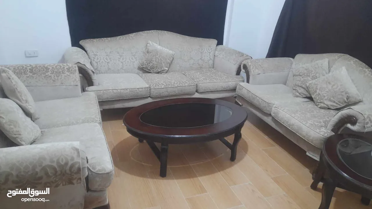 طقم كنب مع هدية طاولات