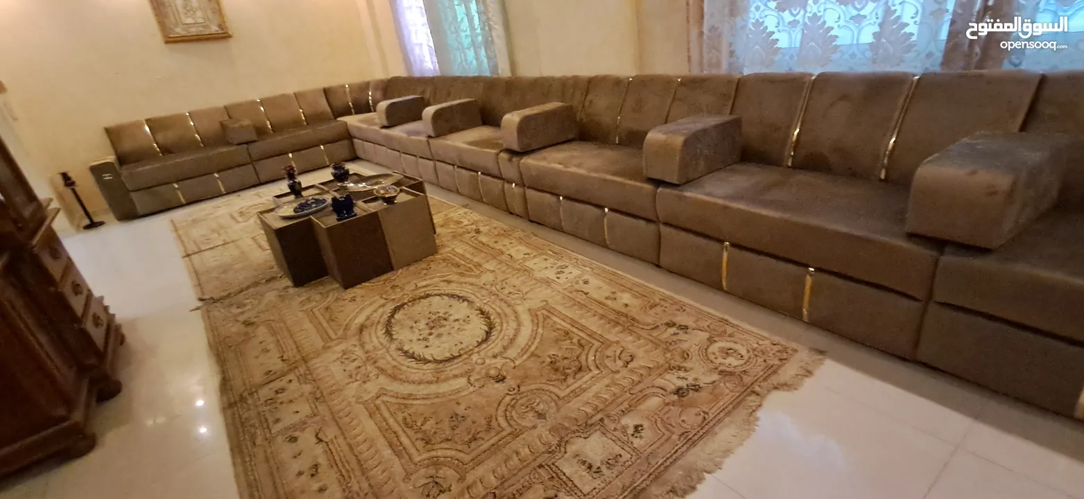 مجلس خليجى تفصيل بحال الوكاله للبيع فى اربد 34 مقعد بغطى 21 متر طولى