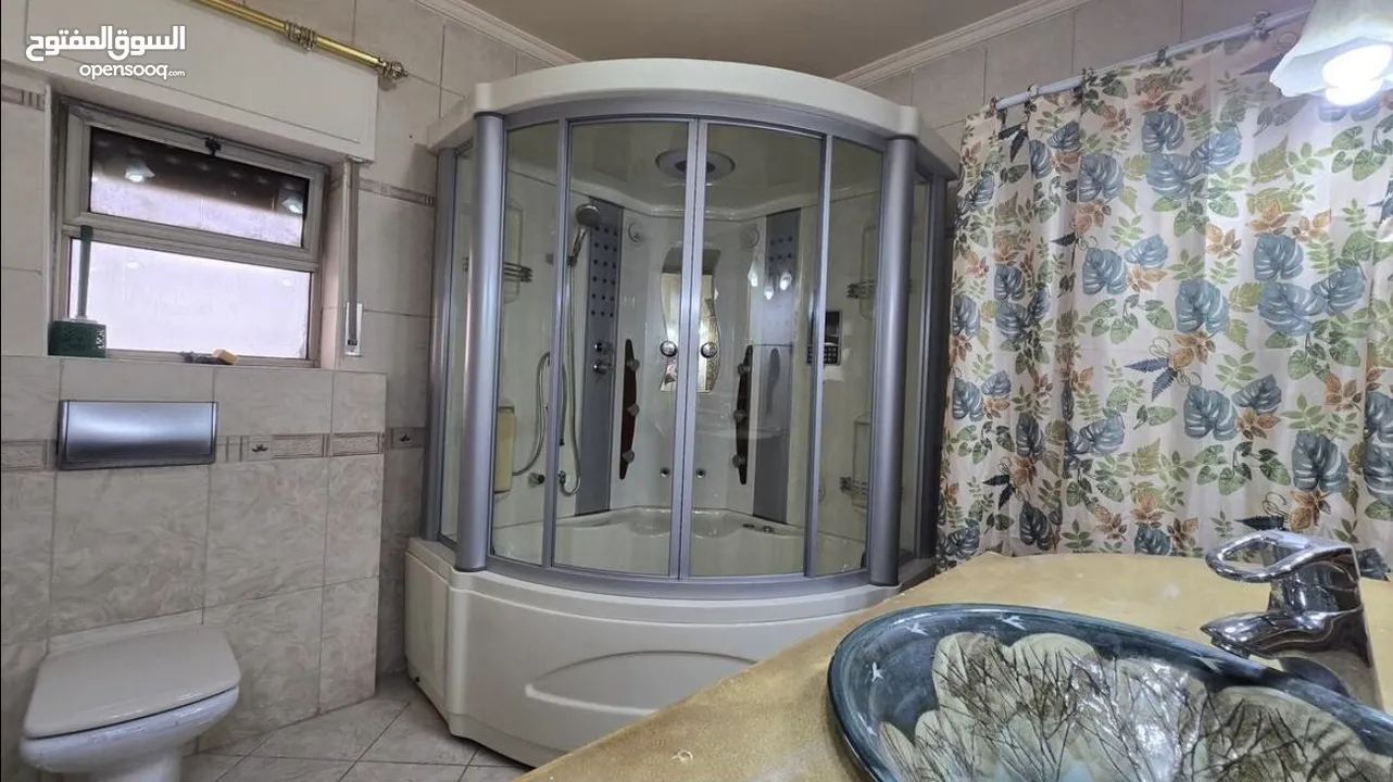شقة للإيجار مفروش  رويال سويت طابقية مع روف و ترس كبير  Big department for rent in deir Ghbar amman