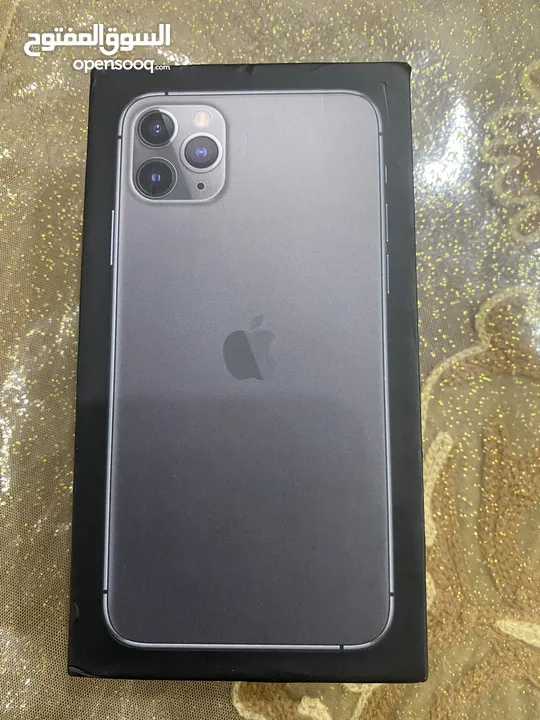 ايفون 11pro max 256Gb مع كرتونته سعرر ممتاز