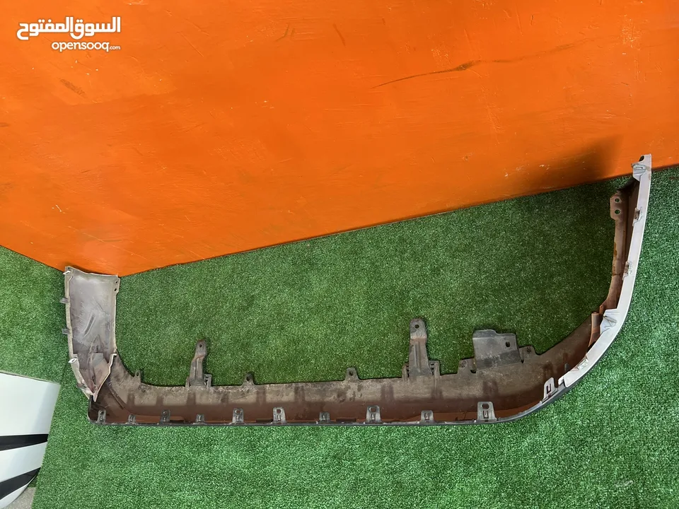 سبويلر سفلي طمبون خلفي تويوتا بريوس بيرسونا 2016-2018  مستعمل اصلي ياباني موضحه  ومتوفر جديد ومستعمل
