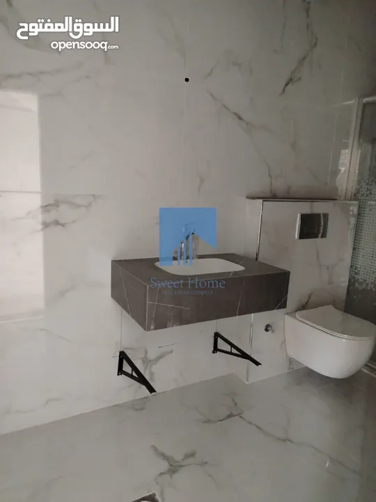 شقة أرضية فاخرة للبيع في خلدا  - خلف المستشفى السعودي 330م مع حديقة وترسات 100م لم تسكن