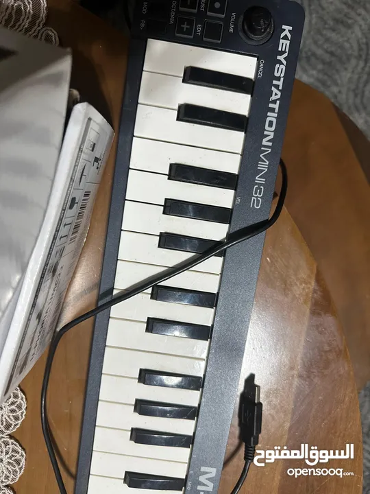 midi keyboard m audio keystationmini 32  32keys with connector  usb  شبه جديد ميدي كيبورد