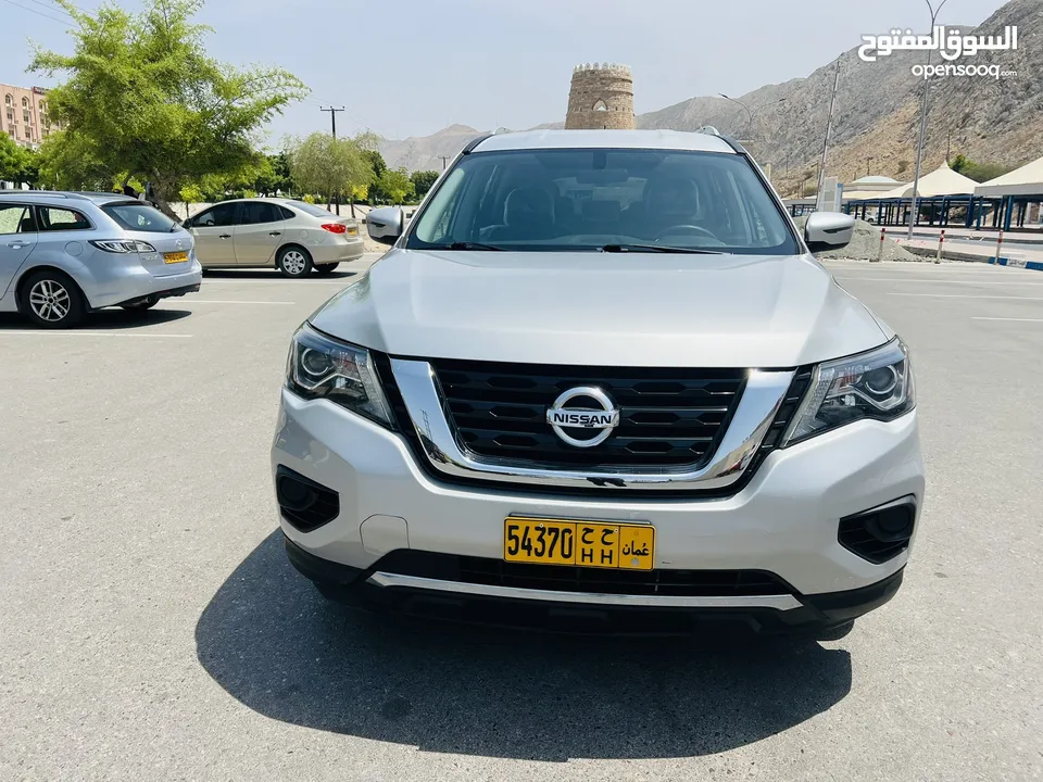 Nissan pathfinder 2018 Full Automatic Six cylinder engine company maintained