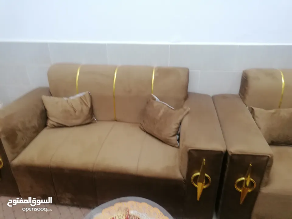 طقم كنب كورنر لون عسلي مع بفه استخدام عرسان شهرين فقط ما صار نصيب
