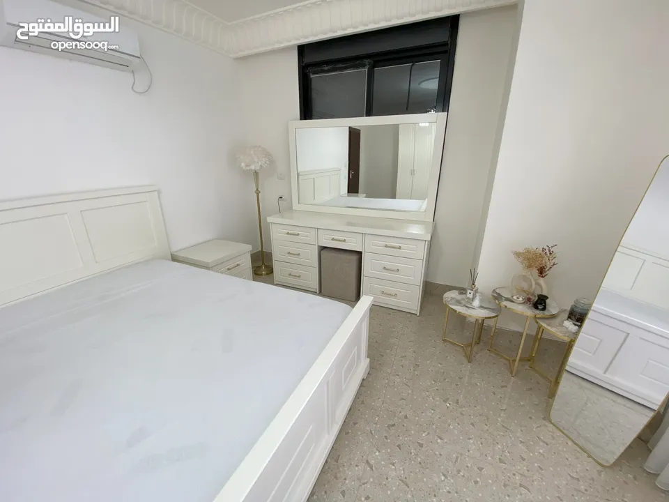 للبيع أثاث منزلي شبه جديد – استعمال أقل من سنة فقط
