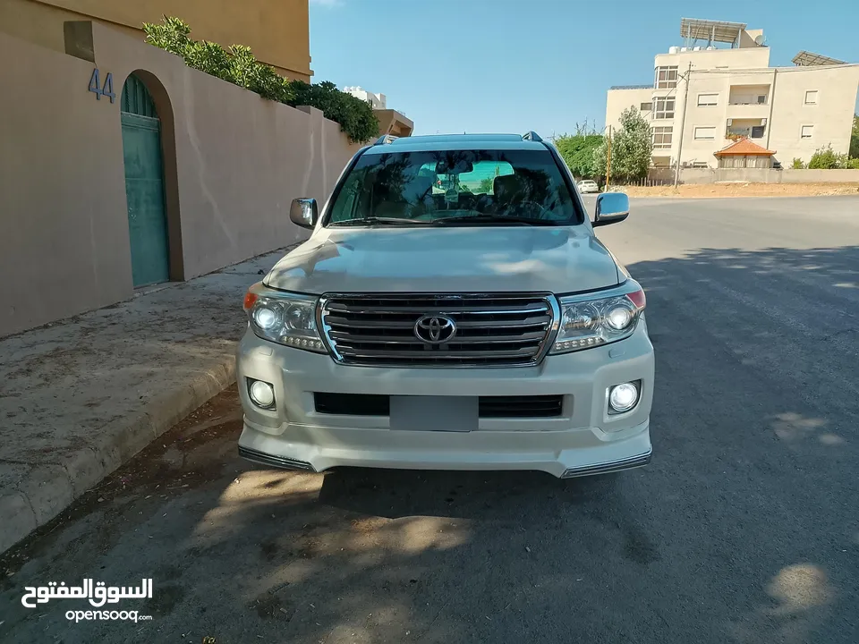 للبيع تويوتا لاندكروزر موديل 2008 محول كامل 2018  كامل متور V8بسعر مغري 24000