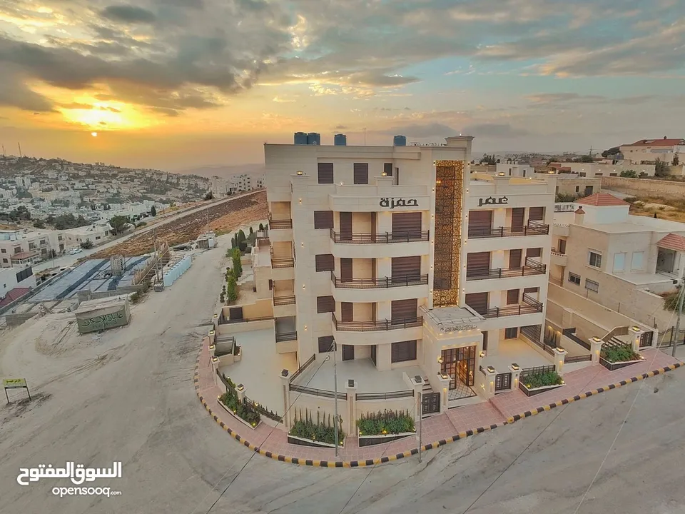 شقة فخمة تسويه شبه ارضي #مساحة #180م مع تراس 150م #للبيع في مرج الحمام (مشروع75)