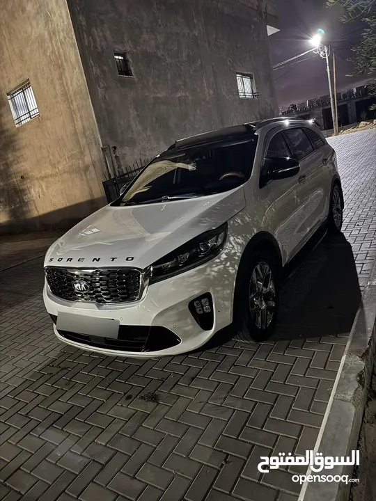جب كيا سيرونتو موديل 2019مطور 2200ديزل دفع رباعي فل الفل ولا ناقصو اي اضافة البيع بسسب السفر