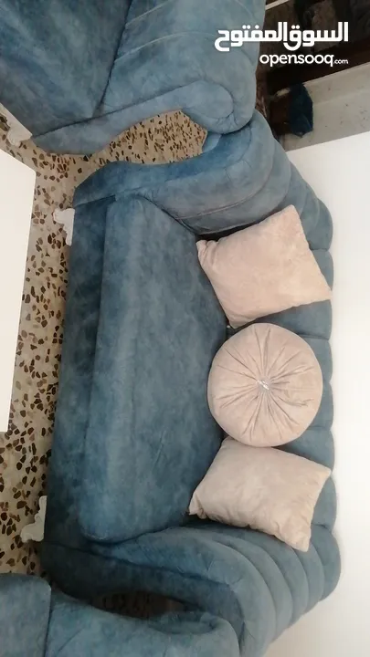 طقم كنب للبيع بحالة الجديد  7 مقاعد