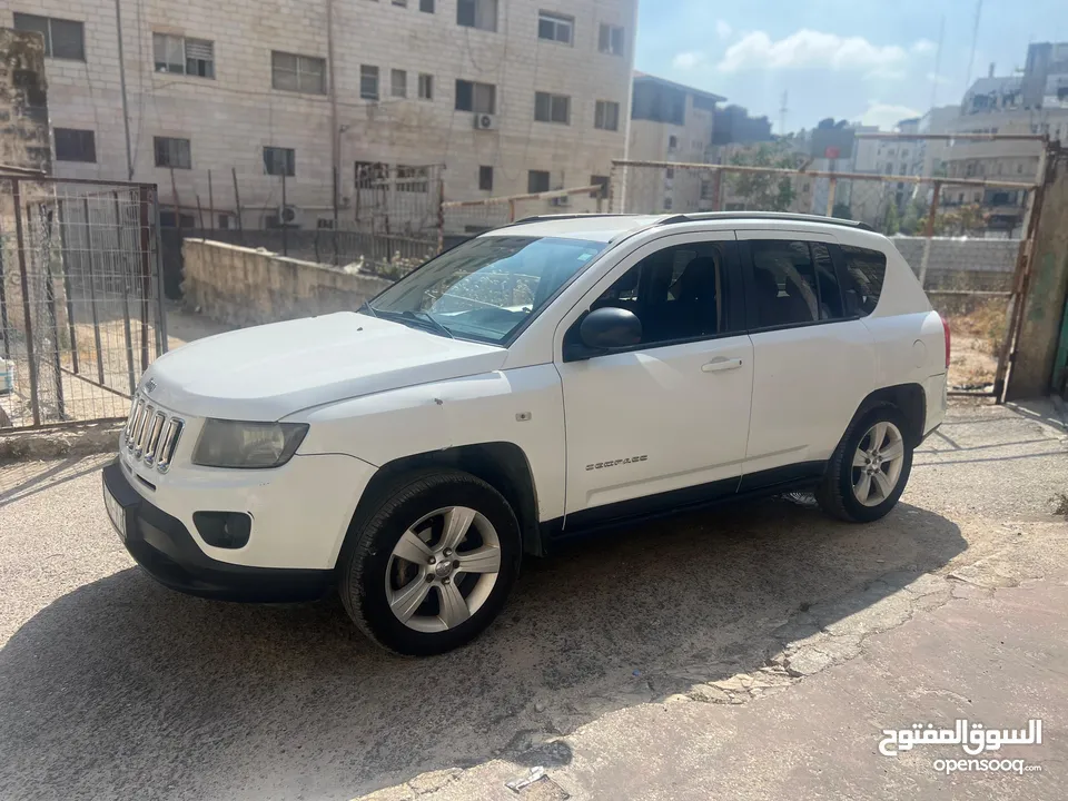 جيب كومبس ماطور 2000 بنزين اتومات انتاج 2014.   يد 0 عداد km اصلي 164000 جوال    اصل اجار