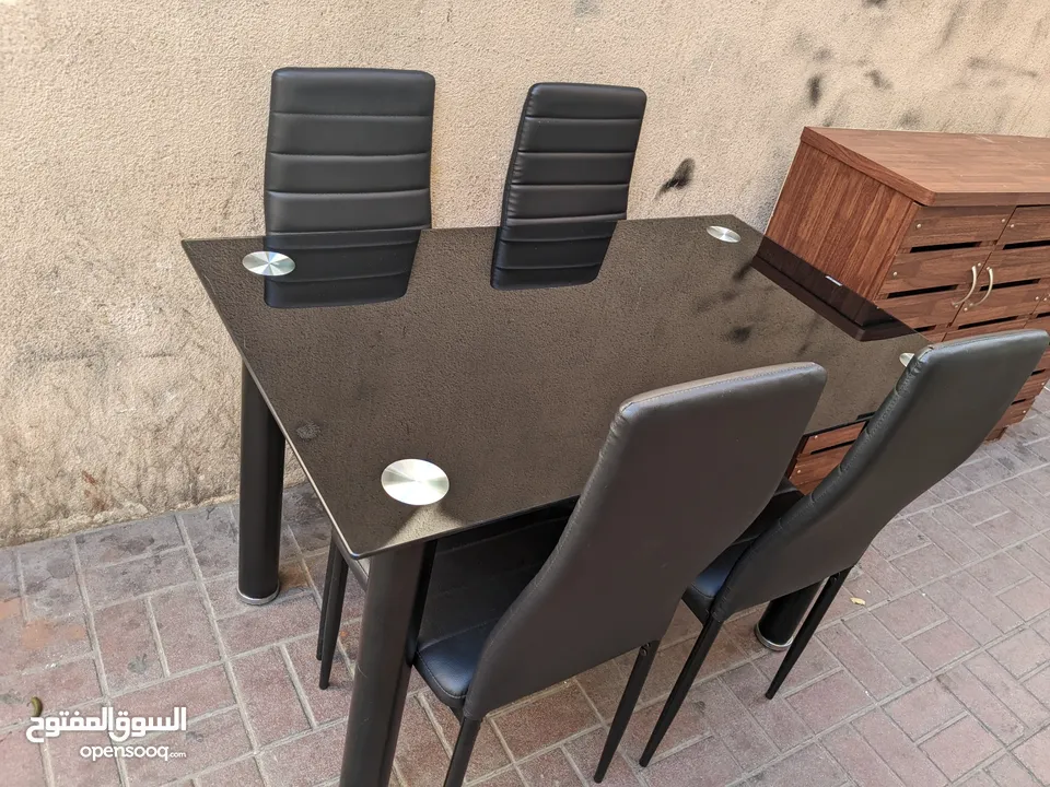 dinning table in Dubai