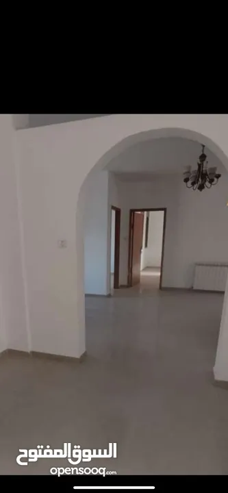 ثلاث غرف نوم غير مفروش ام الشرايط قرب جامع اليرموك