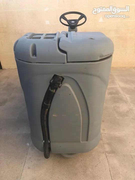 ماكينات تنظيف سجاد وجلي بلاط امريكيه للبيع