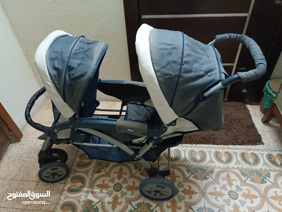 عرباية شارع اطفال توأم تشيكو تونز مستعملة للبيع