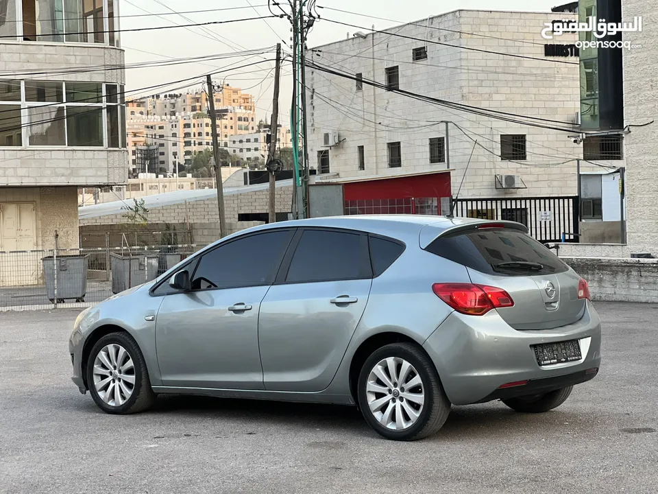 اوبل استرا 2013