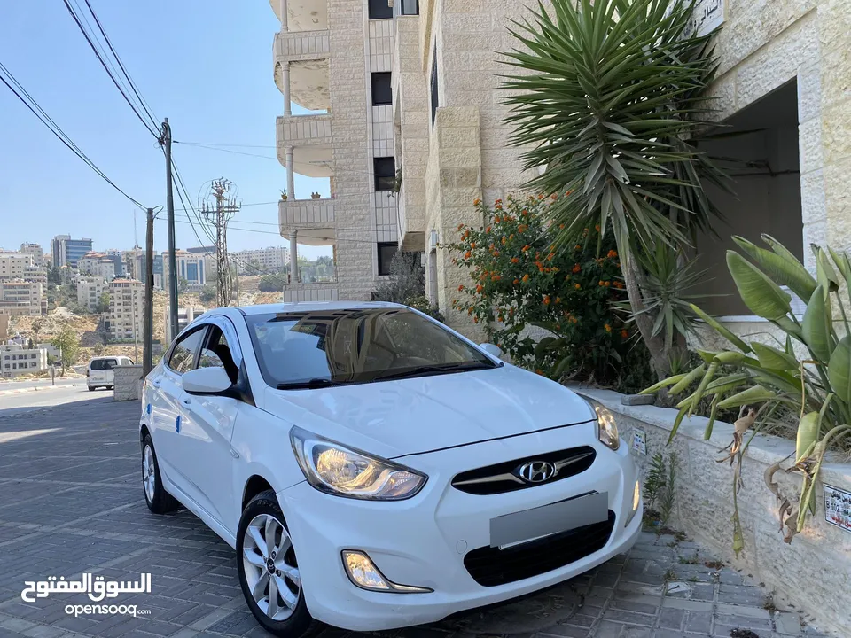 هونداي اكسنت 2015 فل اوتماتك بنزين ماتور 1400 بحالة ممتازة جداً الله يبارك لصاحب النصيب ...
