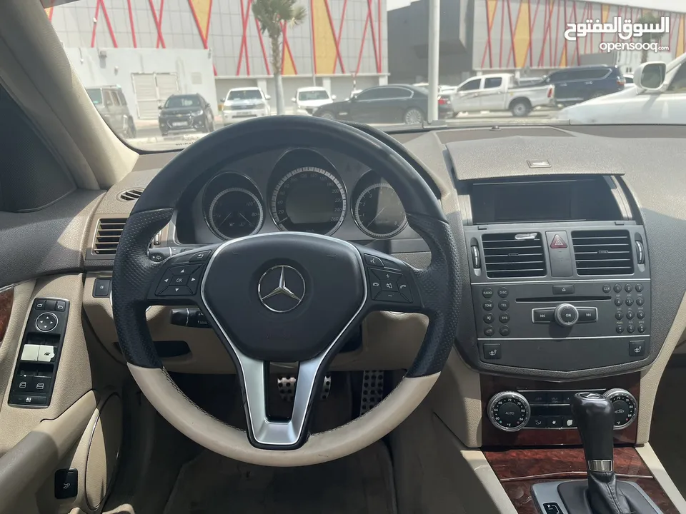 مرسيدس c350  موديل 2011 النسخة الرياضية AMG جميع الكماليات فل اوبشن  v6 نظيفة جدا للبيع