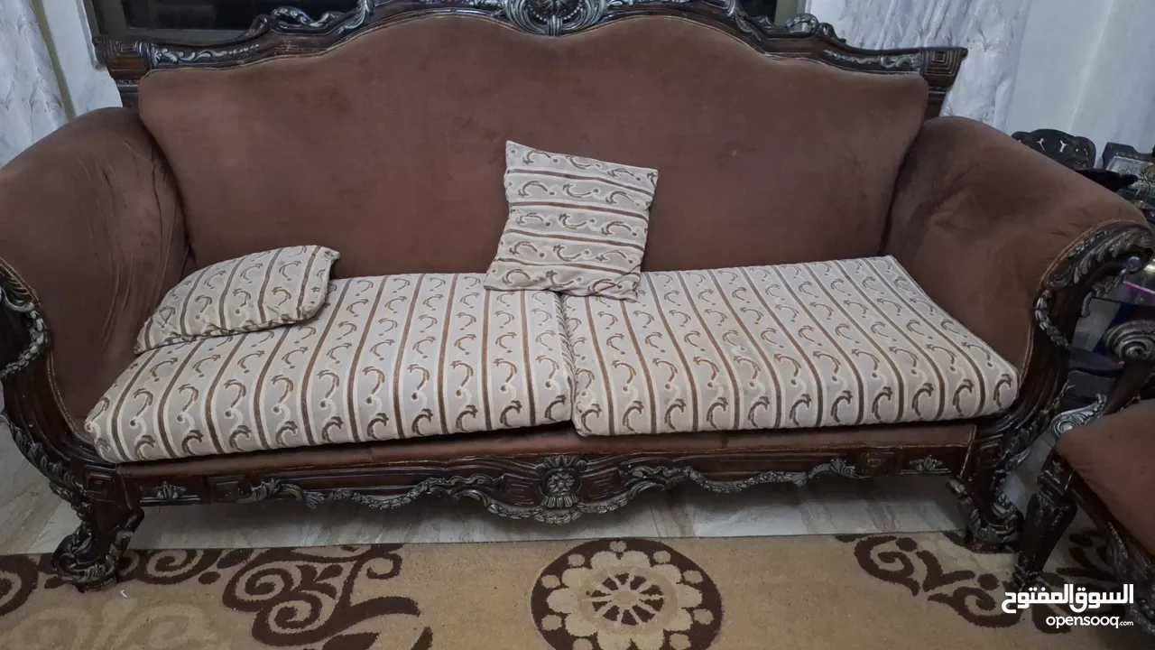 كنب مستعمل للبيع تفصيل خشب حلبي