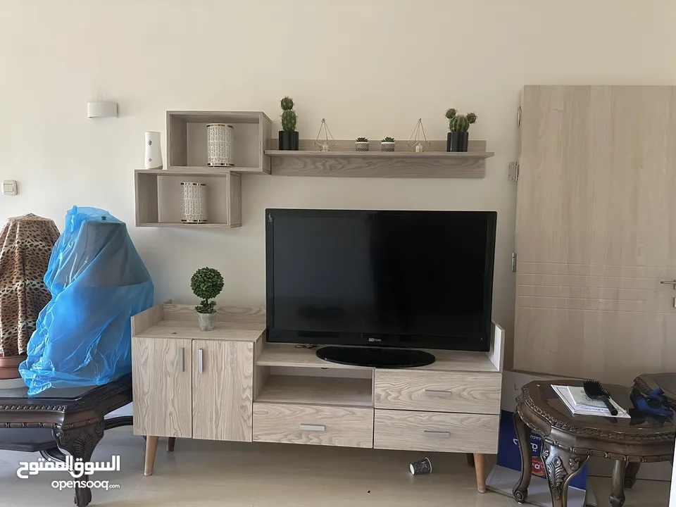 طاولة تلفزيون