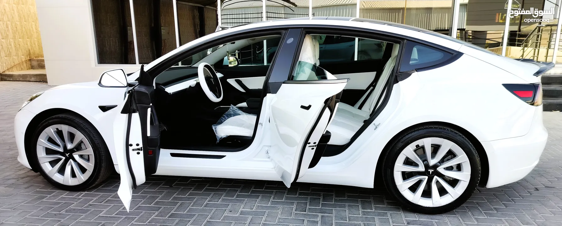 تيسلا 2021 model 3 فحص كامل 4 جـيـد فرش ابيض جنط 19بحالة الوكالة لون مميز للبيع بسعر لقطة ومحروووق