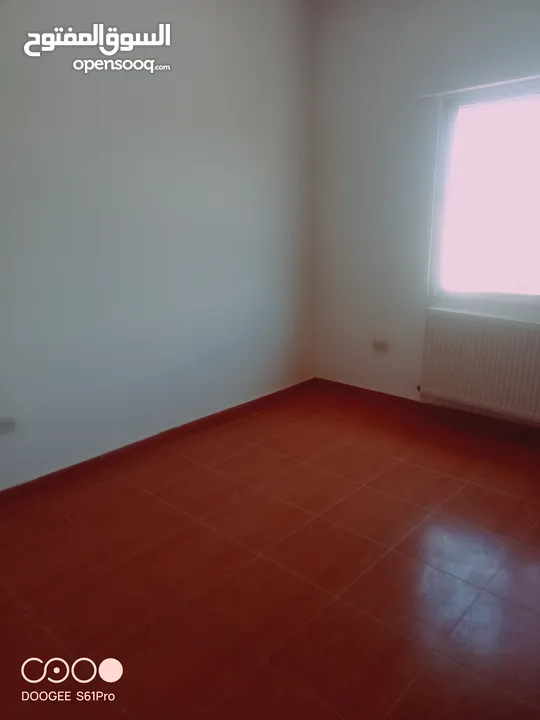 شقة للبيع طابق ثالث مع روف