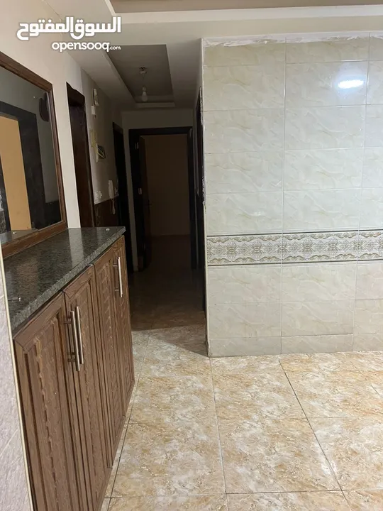 شقة مميزة جدا للبيع بالقرب من مستشفى الأمير حمزة (بسعر مغري)