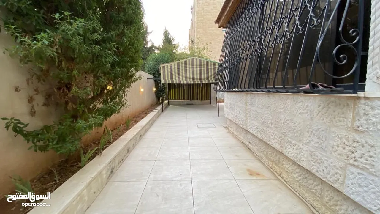 شقة فارغة - ام السماق - 3نوم 1ماستر - ارضية - ترسات خارجية - موقع مميز