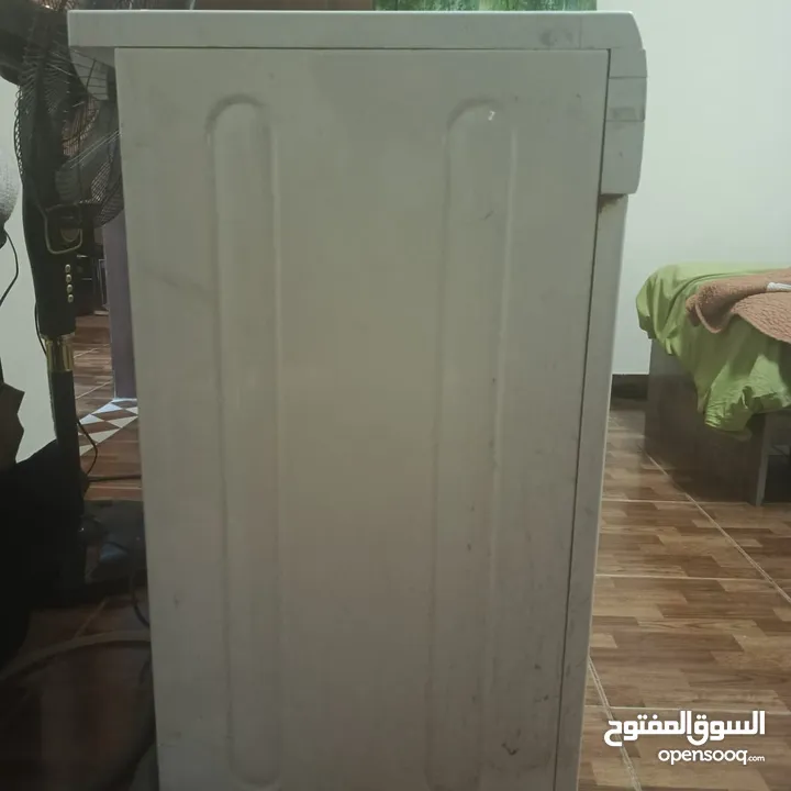 غساله كاندي 7 كيلو بحاجه الى صيانه بييل لون ابيض شغاله 100 بالميه يا ريت تقراء الإعلان قبل ما تتصل