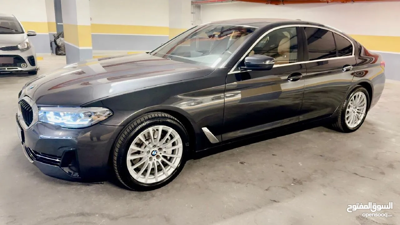 سيارة للبيع BMW 530I موديل 2022 لون فيراني فحص كامل ترخيص و تأمين شامل لغاية 12/2025 وارد الشركة