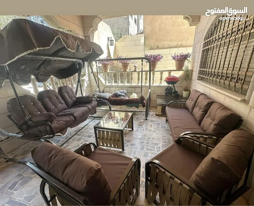 اطقم مودرن للحدائق حديد و راتان ومراجيح ثلاثية و عش البلبل وطاولات سفرة من الحديد الصلب