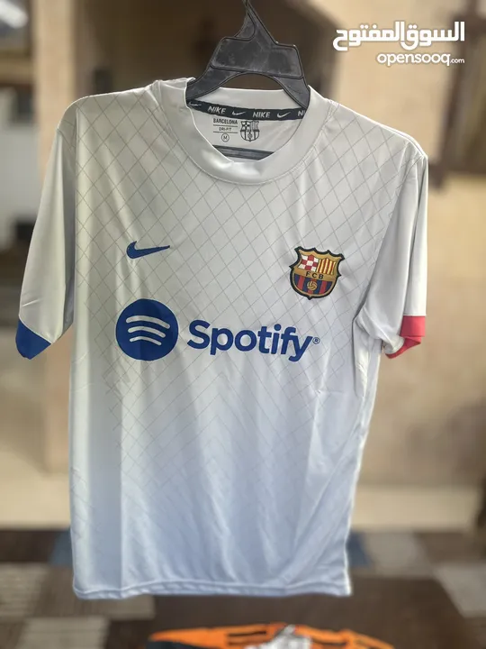 ملابس رياضة