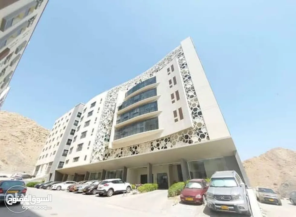 شقة راقية مستأجرة بغرفتين + 1  2 bhk + 1 rented semi furnished