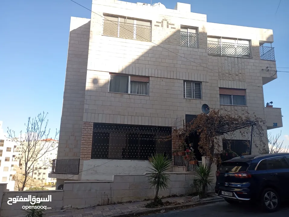 شقة للبيع في ضاحية الرشيد خلف ماي ماركت