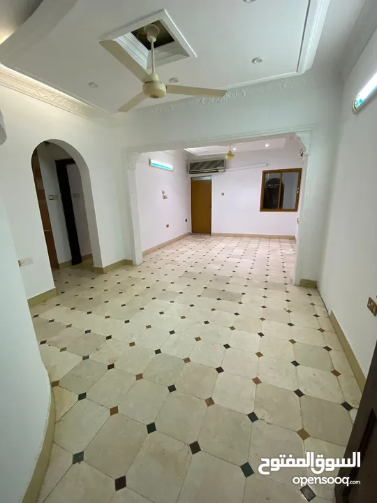 غرف مفروشه مميزه للشباب العمانين في الخوض / شامل جميع الخدمات